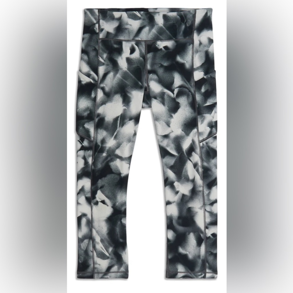 Lululemon Speed Up Crop Leggings high waisted, pockets, Sz 6